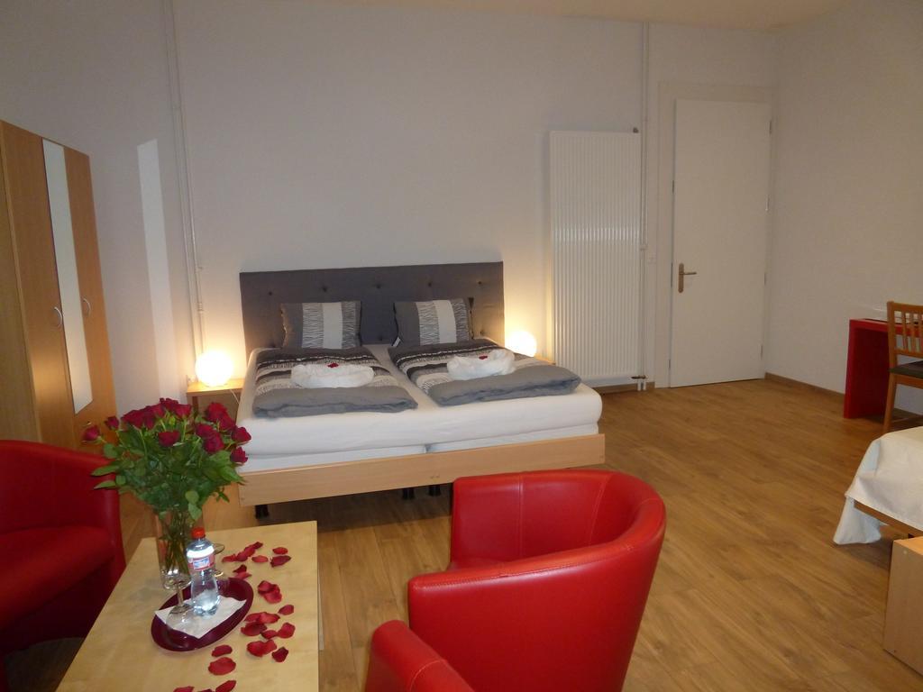 Hotel Garni Villa Carmen Ла-Ньоввіль Екстер'єр фото
